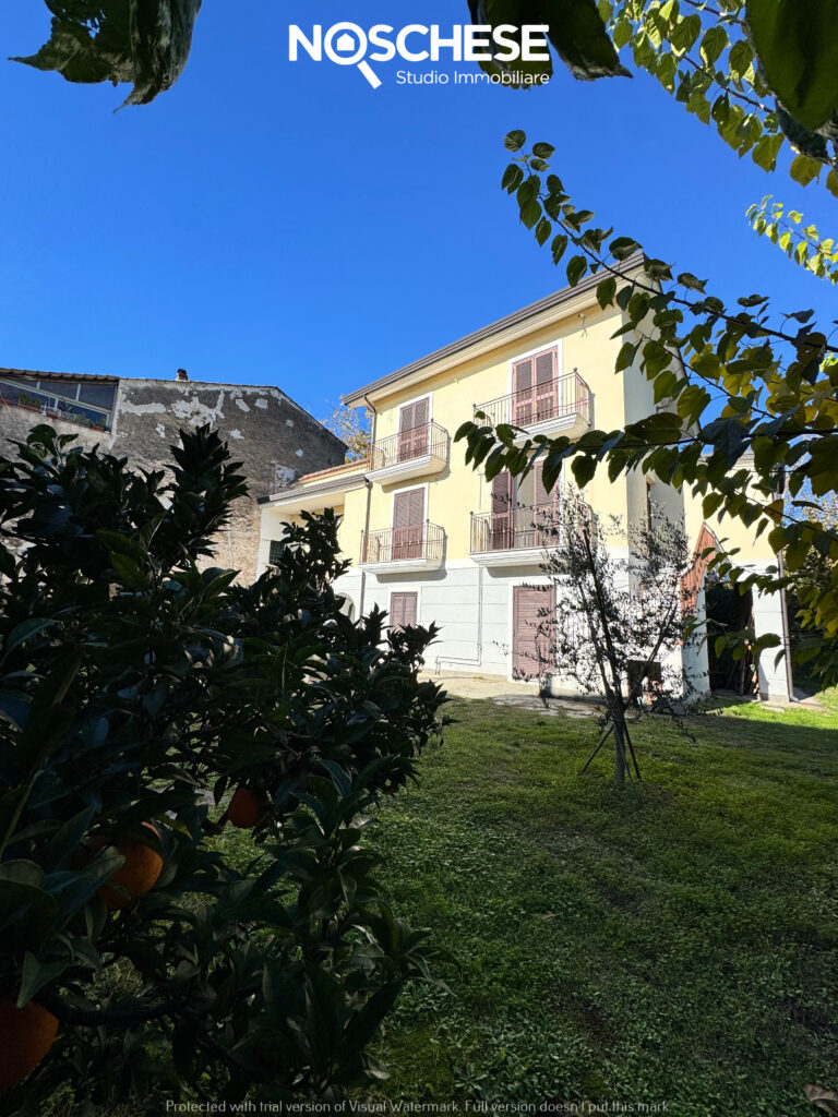 Tra Pontecagnano e loc. Faiano, SOLUZIONE SEMINDIP. RISTRUTTURATA, 3 LIVELLI, 180mq ca + CORTE ESTERNA / TERRENO PIANTUMATO di 2200mq ca e DEPENDANCE di 30mq ca, SALA FORNO e CAMINO.