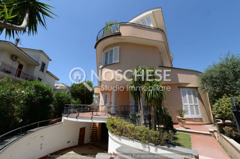 NOLA, a breve distanza, VILLA RESIDENZIALE su 4 LIVELLI, 650mq ca + CORTE ESTERNA/GIARDINO di 600mq ca