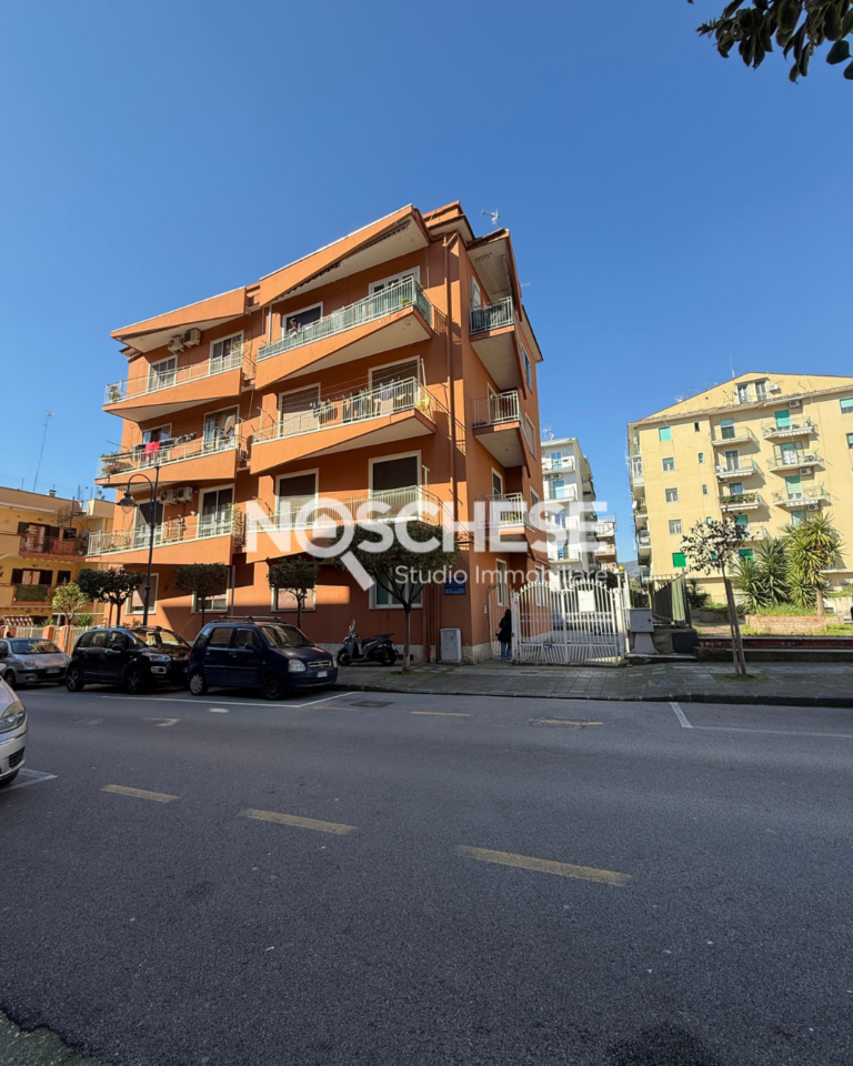 FITTASI: Pontecagnano F. CENTRALISSIMO, SEMI-ARREDATO, APPARTAMENTO di 110mq ca, 2 BALCONATE e POSTO AUTO, in FABBRICATO RISTRUTTURATO