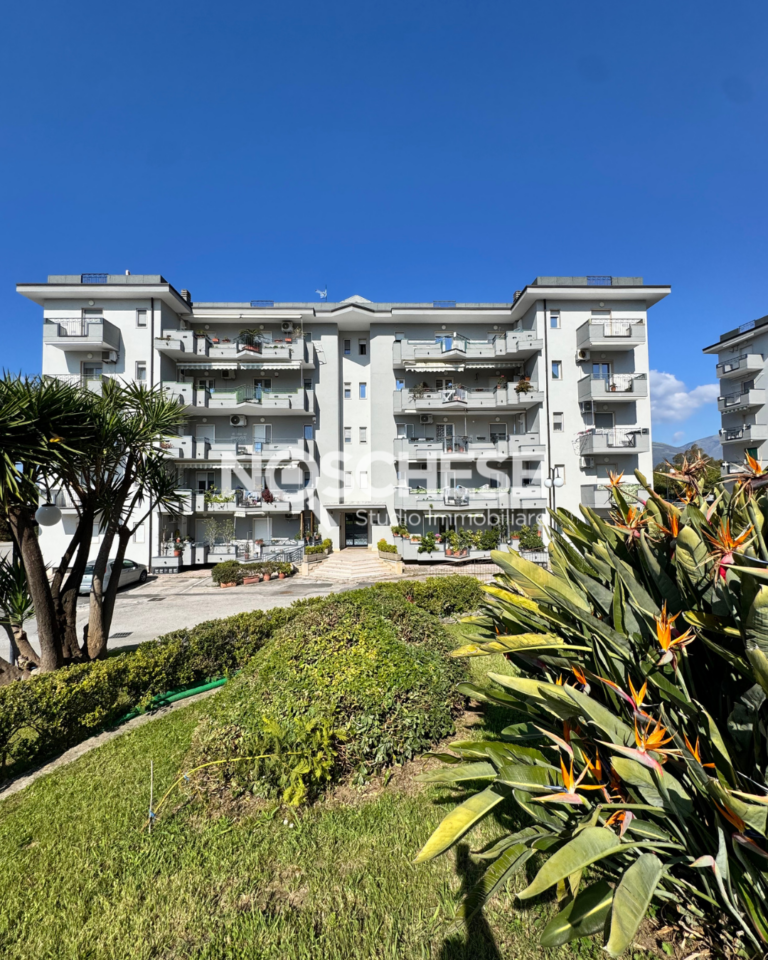 Pontecagnano F, Ad. CENTRO, in PARCO RISTRUTT. mediante “SUPERBONUS 110%”, Ampio TRILOCALE 2WC di 85mq ca + TERRAZZO, 2 BALCONATE, Ampio BOX e POSTO AUTO.