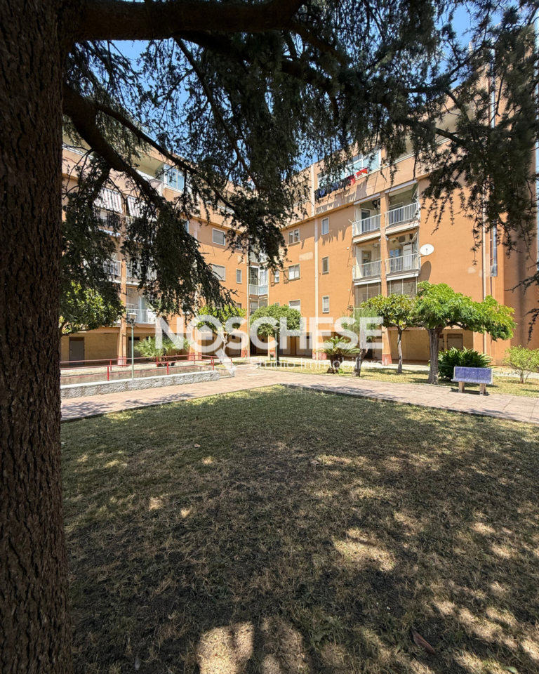 Pontecagnano F. In Parco Via S.PERTINI, 4 VANI 2WC di 100mq ca + BALCONATE, PORZ. SOTTOTETTO, BOX livello strada e POSTO AUTO