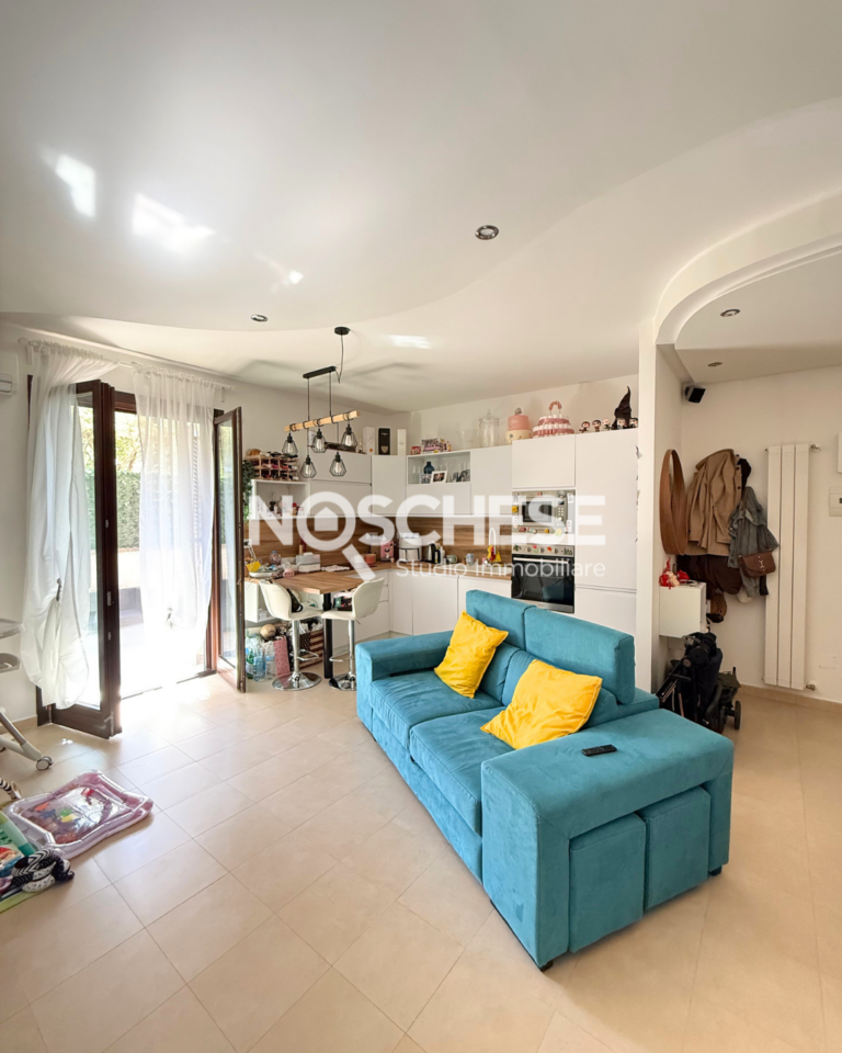 Pontecagnano F. Ad. CENTRO, BILOCALE COMPLET. ARREDATO, 45mq ca + CORTE ESTERNA / GIARDINO di 60mq ca, BOX di 30mq ca, CANTINA di 3mq ca e POSTO AUTO