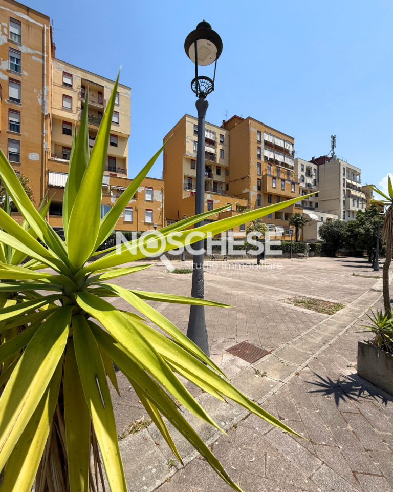 SALERNO, Loc. PASTENA, via Achille Napoli, APPARTAMENTO DUPLEX di 120mq ca + TERRAZZI di 25mq ca, BOX livello strada di 25mq e POSTO AUTO
