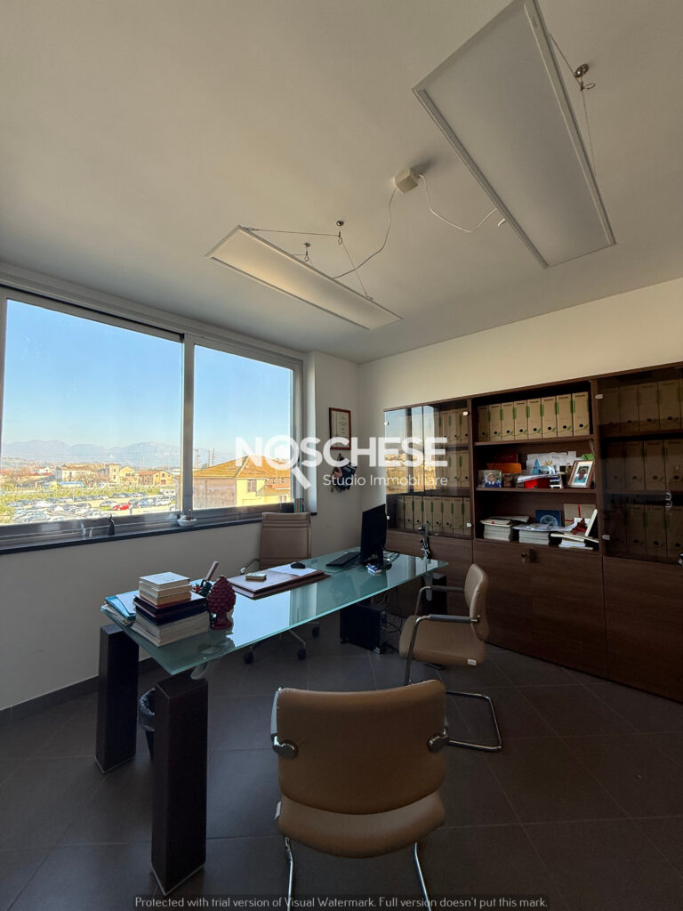 Pontecagnano F., in CENTRO DIREZIONALE denominato “AREA 7”, nei pressi del C. C. MAXIMALL, UFFICIO di 75mq ca + BALCONATE, BOX singolo e facilità di PARCHEGGIO
