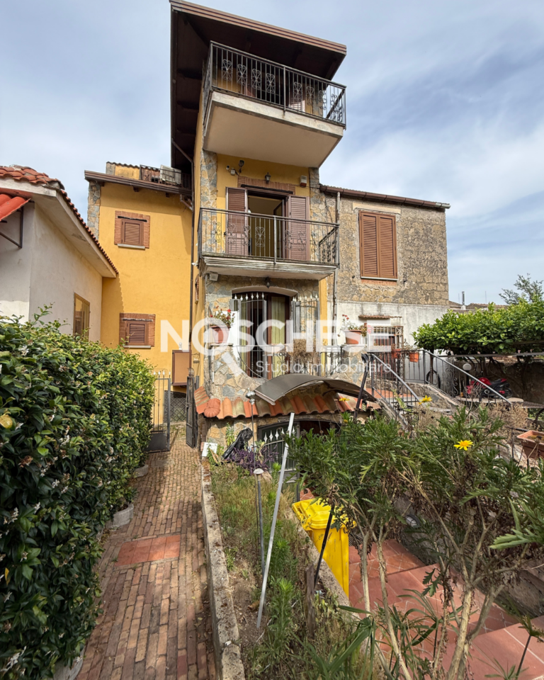 Castel San Giorgio, Loc. Torello, SOLUZ. SEMINDIPENDENTE su 4 LIVELLI, 140mq ca + BALCONATE, CANTINA e CORTE ESTERNA/GIARDINO di 150mq ca
