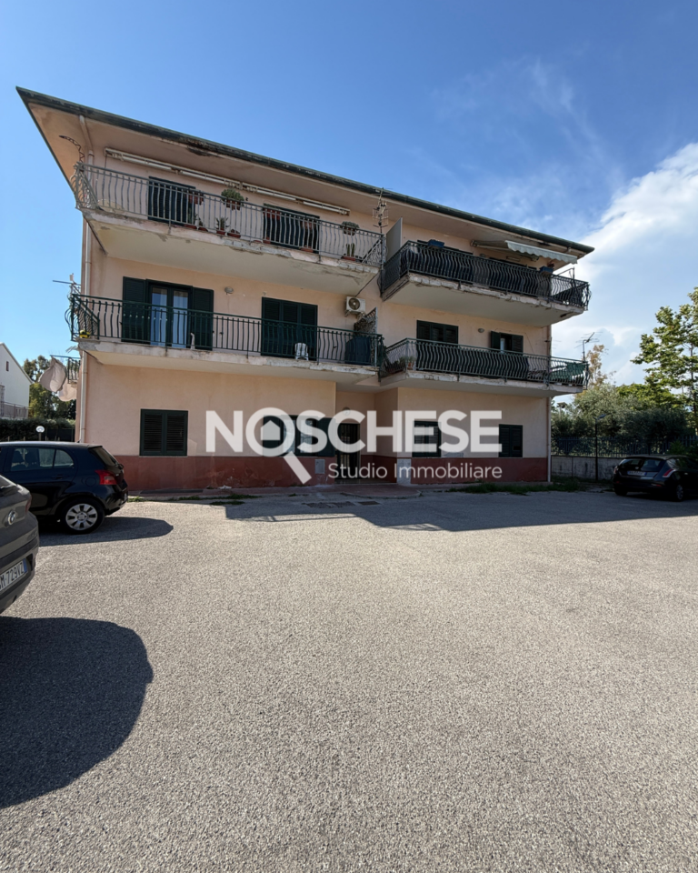 Pontecagnano F., a pochi passi dal MARE, PALAZZINA di 1000mq ca su 5 LIVELLI + Ampia CORTE ESTERNA adibita anche a POSTI AUTO