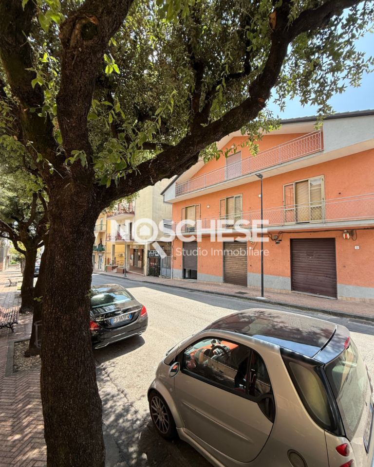 Giffoni Valle Piana, CENTRALISSIMO 4 VANI di 115mq ca + BALCONATE