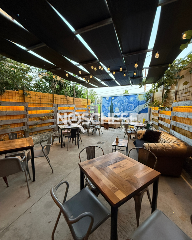 ATTIVITA’ di COCKTAIL BAR, in LOCALE con CORTE ESTERNA a breve distanza dal Centro di Pontecagnano F. , Loc. Case Rosse