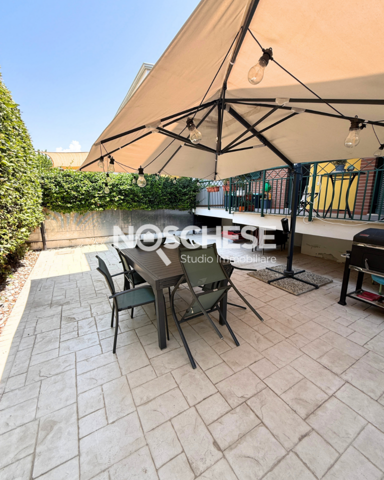 PONTECAGNANO F. Ad. CENTRO, SOLUZIONE SEMINDIPENDENTE di RECENTE COSTRUZ, RISTRUTTURATA RECENTEMENTE, 3 LIVELLI 180mq ca + GIARDINO/CORTE ESTERNA di 100mq ca ed AMPIE BALCONATE
