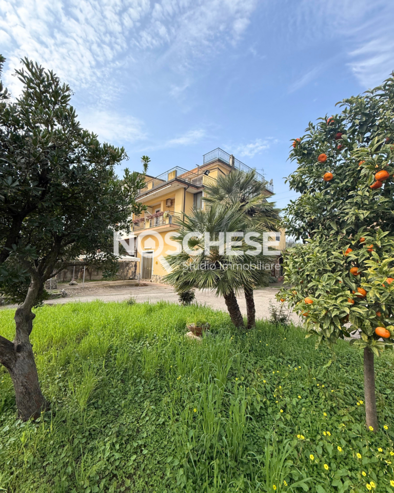 SALERNO, Loc. Fuorni, CASEGGIATO SEMINDIP. su 4 LIVELLI di 400mq ca + TERRENO 2.000mq ca + DEPENDANCE di 150mq ca e LOCALE BOX di 50mq ca