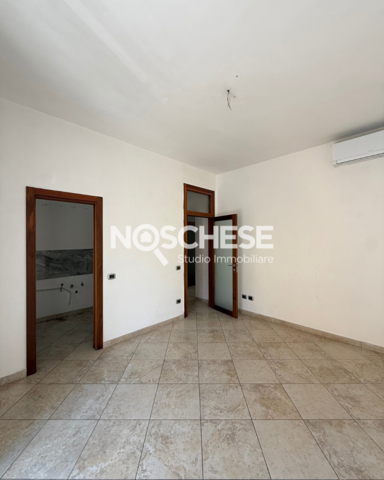 FITTASI, SALERNO CENTRALISSIMO, adiacente PIAZZA SAN FRANCESCO, ampio 4 VANI 2WC di 120mq ca + BALCONAT, IN FABBRICATO COMPLETAMENTE RIMESSO A NUOVO comprensivo di BOX a pochi passi